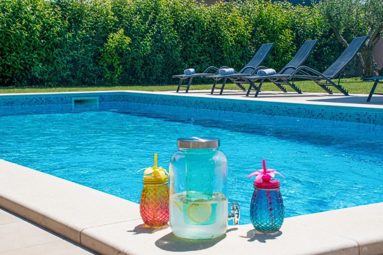 Villa Enjoy Mit Privatem Pool, By Istrabook 풀라