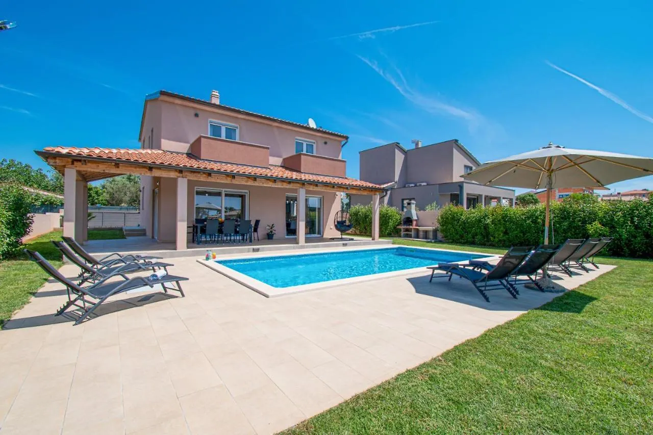 Villa Enjoy Mit Privatem Pool, By Istrabook プーラ
