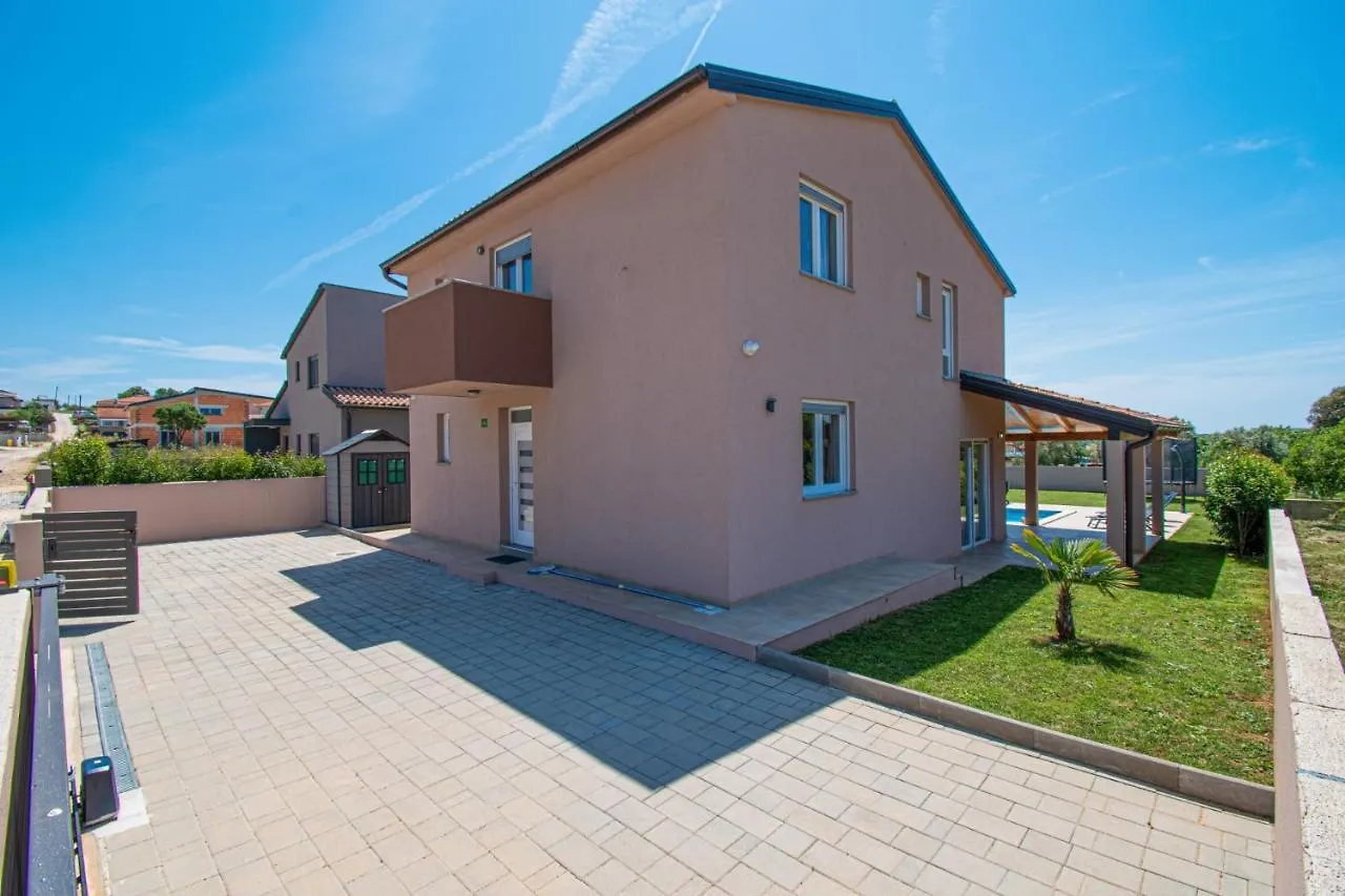 Villa Enjoy Mit Privatem Pool, By Istrabook プーラ 0*,