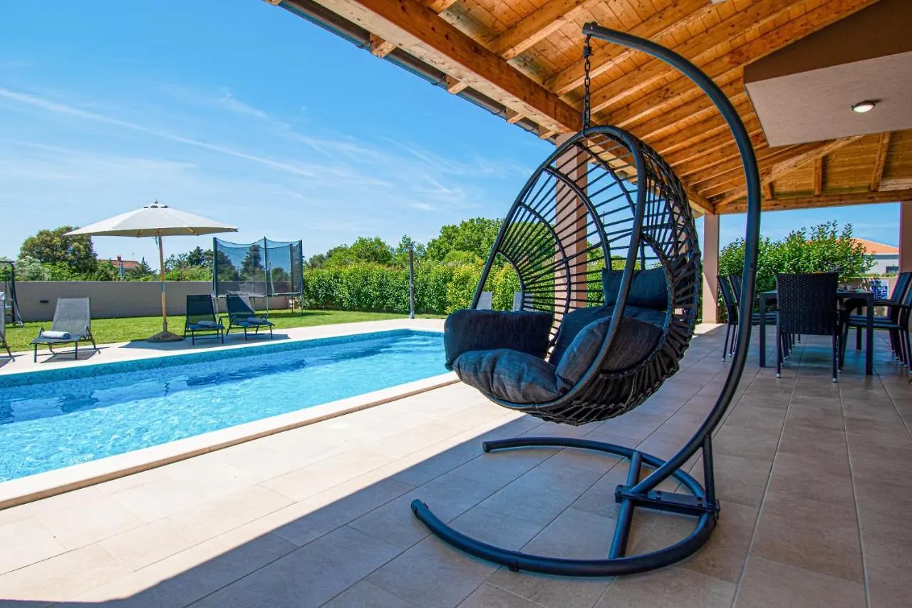 Villa Enjoy Mit Privatem Pool, By Istrabook プーラ